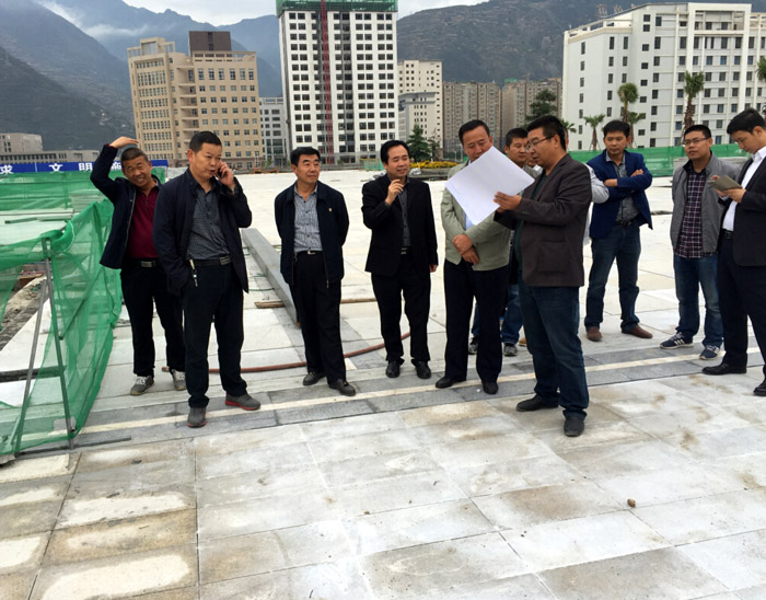 市住房和城鄉建設局領導檢查指導階州廣場項目建設