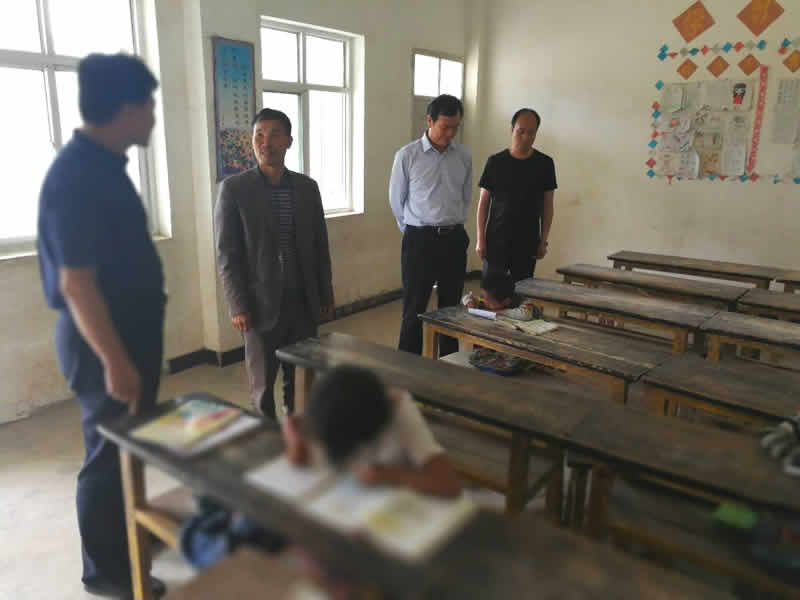 總經理李錄順一行赴文縣橋頭鎮調研貧困區精準扶貧工作