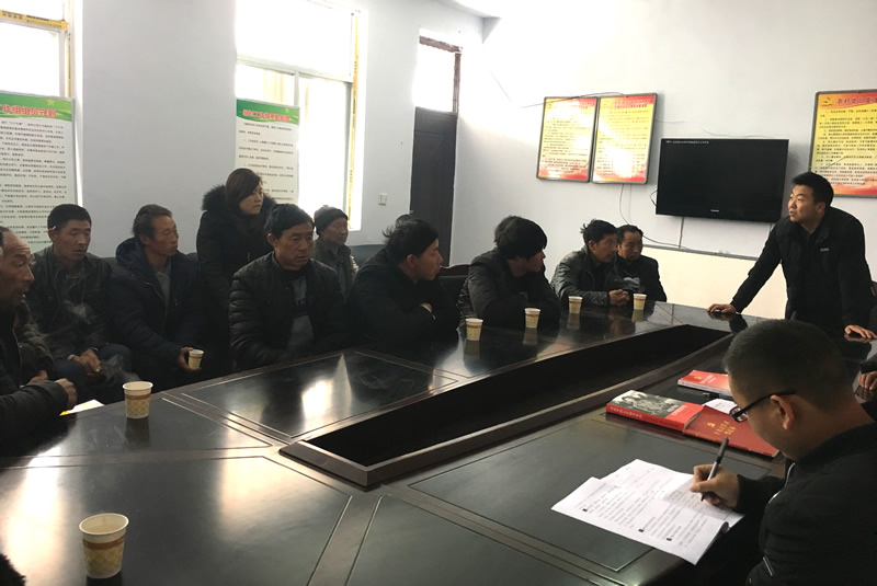 市龍江城鄉發展集團公司駐村幫扶隊在橋頭鎮安子坡村宣講黨的十九大精神