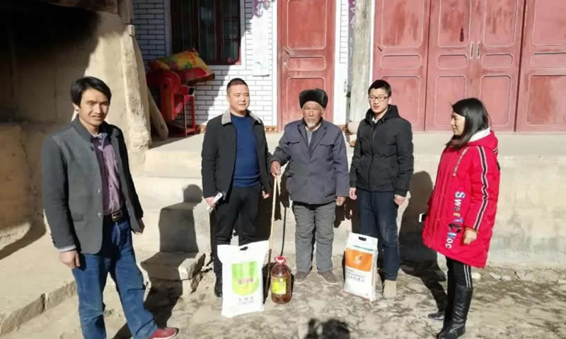 堅持精準幫扶，合力脫貧攻堅——市龍江城鄉發展集團、隴南太平洋財險公司聯合開展幫扶文縣橋頭鎮安子坡村2019年春節慰問活動
