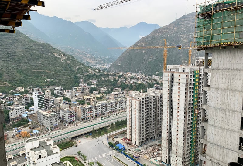 匠心傾注、喜封金頂——龍江?雙子座商住小區主體順利封頂