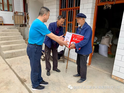 市龍江城鄉發展集團在橋頭鎮安子坡村積極開展幫扶主題實踐活動