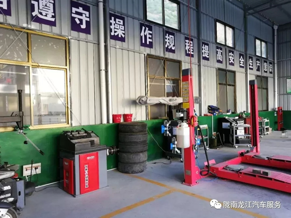 金錘鈑金，銀槍噴漆！龍江汽修值得信賴！