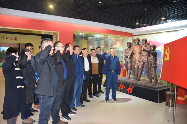 市龍江集團開展“不忘初心、牢記使命”主題黨日活動