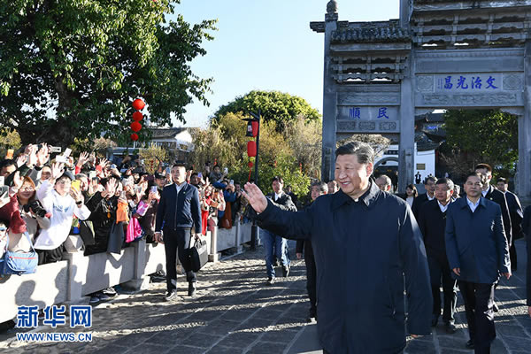 習近平春節前夕赴云南看望慰問各族干部群眾  向全國各族人民致以美好的新春祝福  祝各族人民生活越來越好祝祖國欣欣向榮