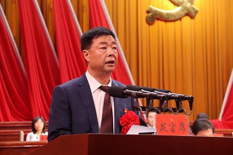 全市“兩優一先”表彰大會隆重召開