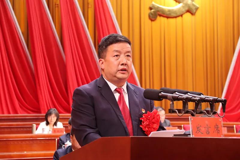 全市“兩優一先”表彰大會隆重召開